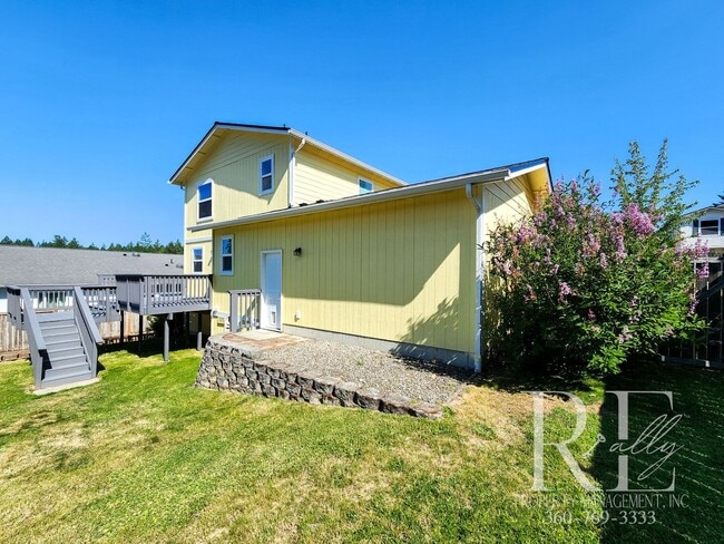 Building Photo - Inviting Poulsbo Home with Open Layout, Fe...