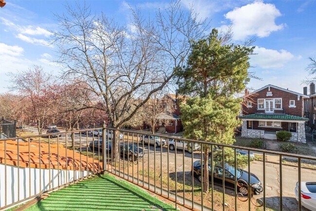 Building Photo - 4989 Tholozan Ave