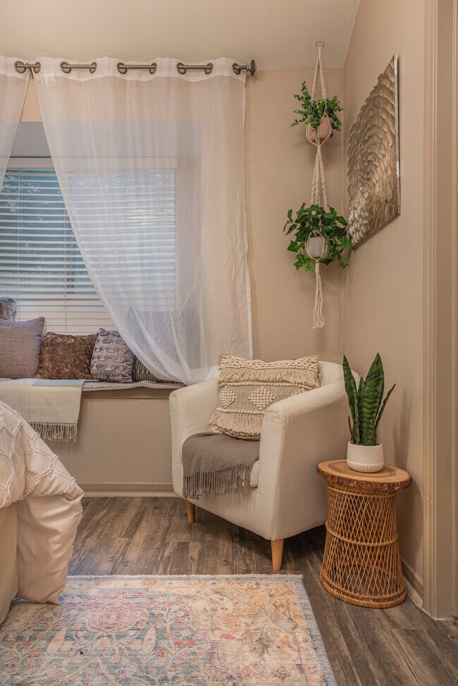 Building Photo - 20415 Linden Tree Dr