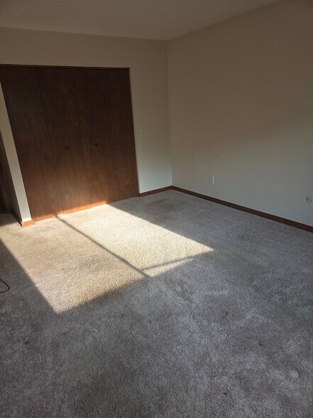 Building Photo - 6385 Chippenhook Ct