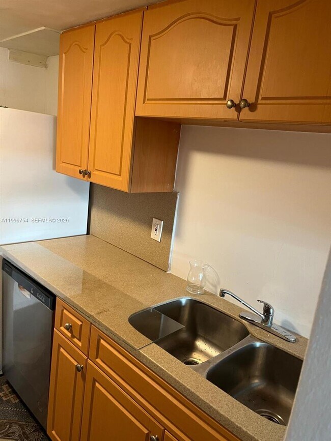 Building Photo - 285 NE 191st St