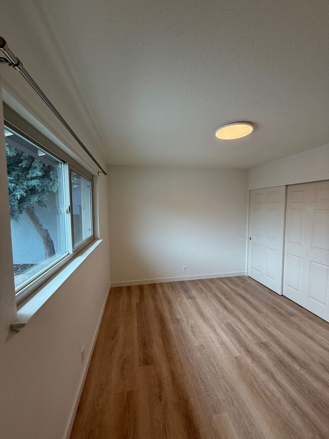 Building Photo - 3 Bedroom/2 Bathroom Single Story Home In Rohnert Park