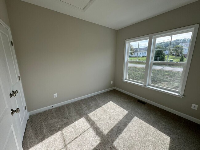 Building Photo - Townhouse for Rent in Preston Lake!