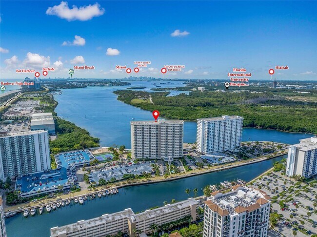 Building Photo - 300 Bayview Dr