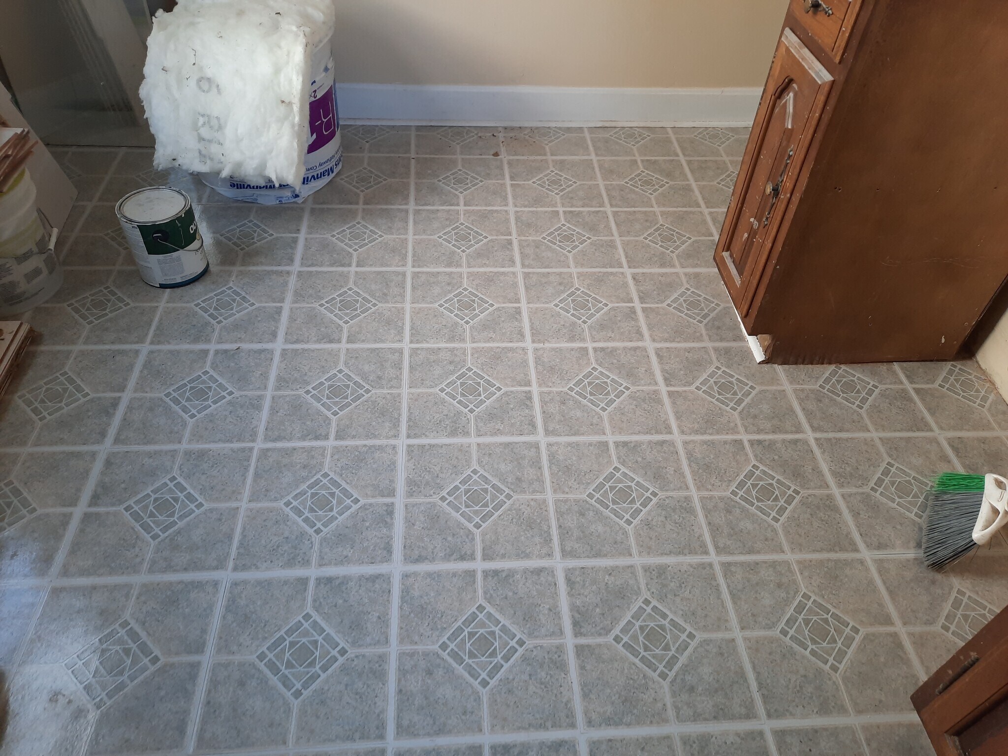 Kitchen floor new vinyl - 6308 S 3rd St