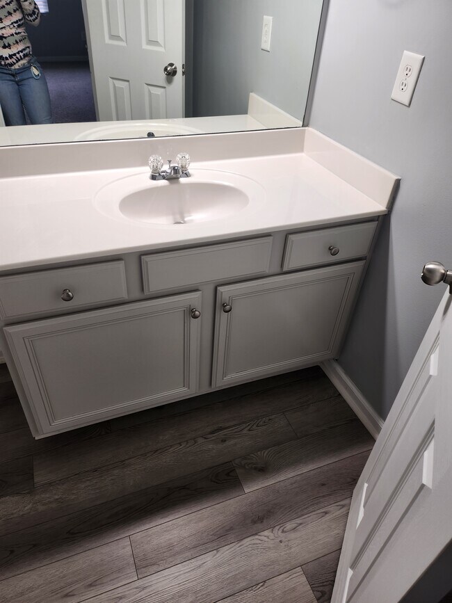 Bathroom - 5033 Lower Elm St