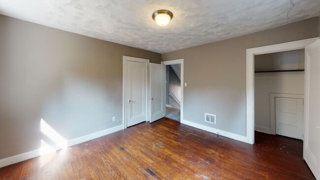 Building Photo - Renovated 3 Bed 1 Bath House for Rent