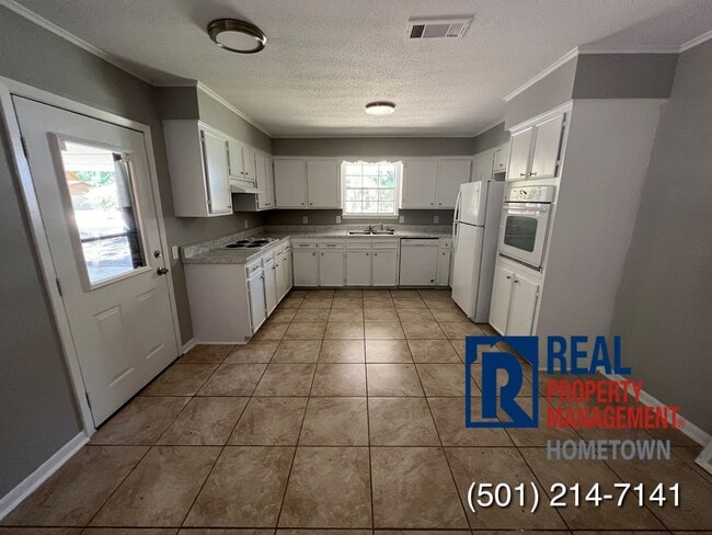 Building Photo - 5709 Chaucer Ln