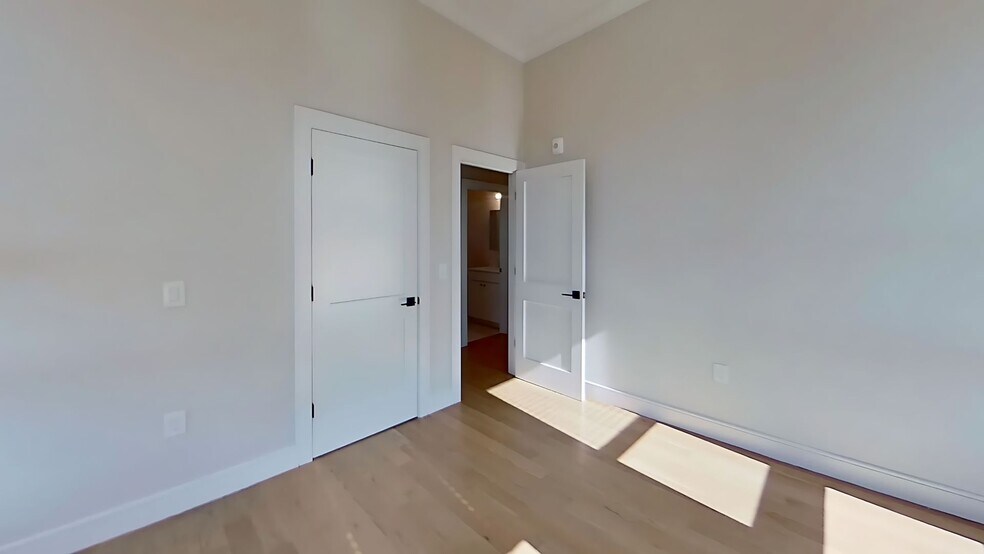 Building Photo - 18 Highgate St