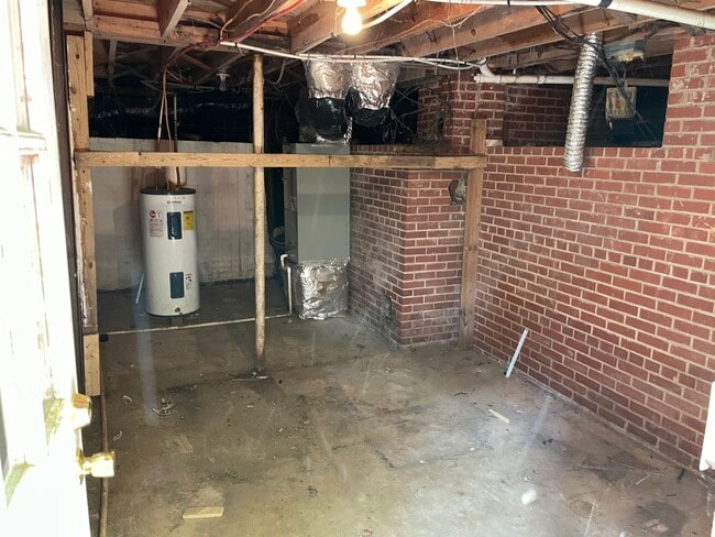 Building Photo - Beautiful 2 bed, 1 bath brick home! Located in Asheboro near McCrary Park!