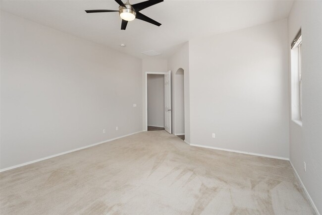 Building Photo - 4077 N Aberdeen Ave