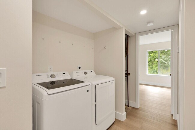 Building Photo - 6299 Chasewood Dr