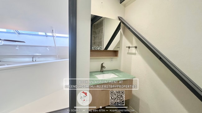 Building Photo - Contemporary loft-style 1 bedroom $2400