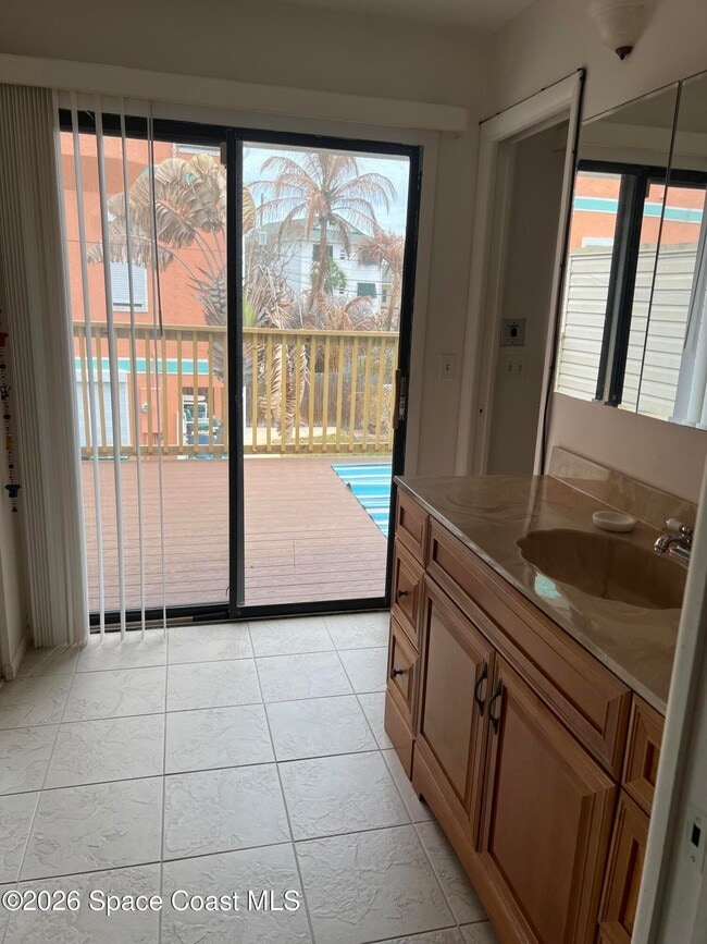 Building Photo - 8154 Ridgewood Ave