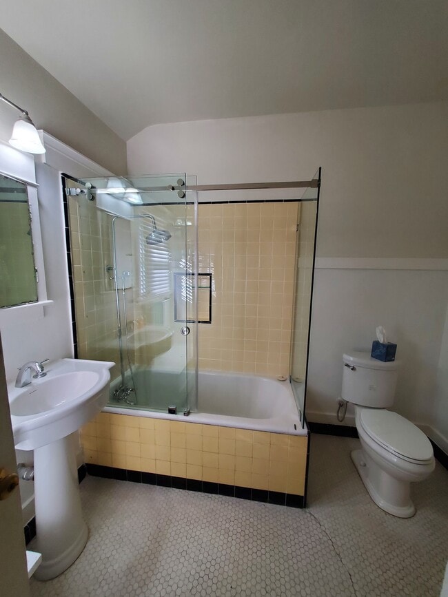 Building Photo - 103 S Ardmore Ave