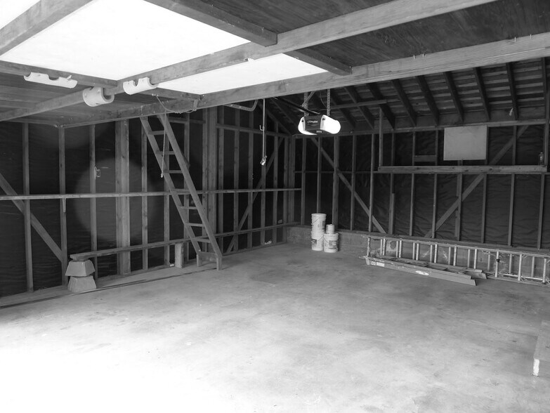 Building Photo - 2 Sheldrake Ct