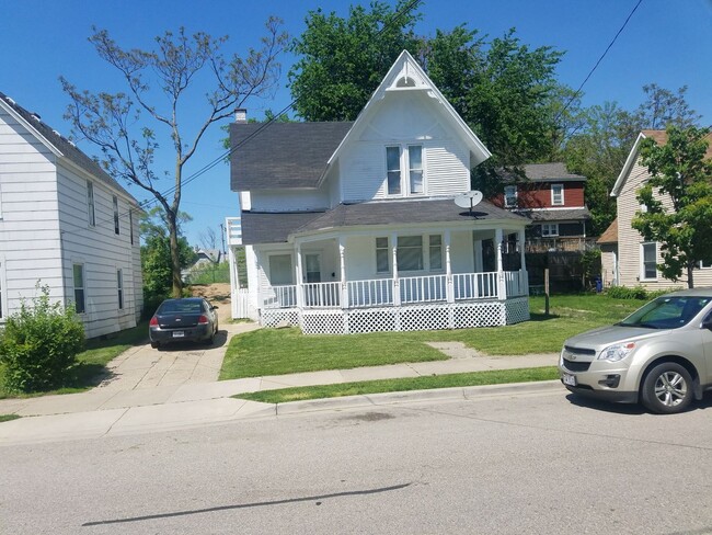 Primary Photo - Grand Rapids, MI Downtown 2-Story Victoria...