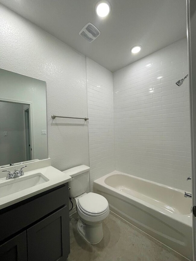 Building Photo - 224 Riptide Dr