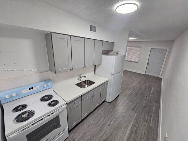 Building Photo - 1020 Opa-locka Blvd