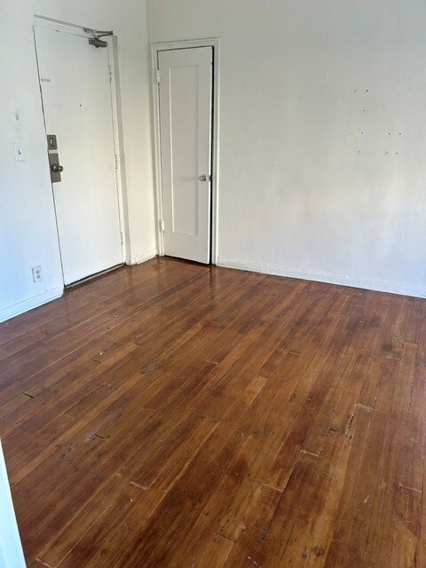 Floorplan - 2500 S Hobart Blvd