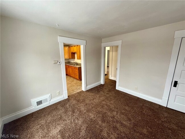 Building Photo - 39 N Balch St