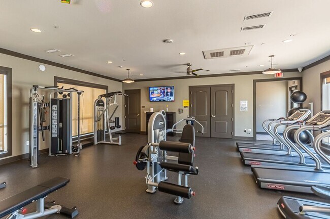 Building Photo - LIGHT & BRIGHT 2 BEDROOM W/GARAGE & LAUNDR...