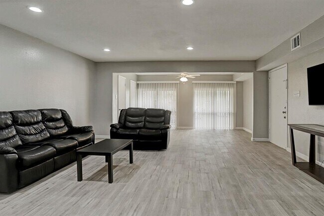 Building Photo - 12633 Memorial Dr