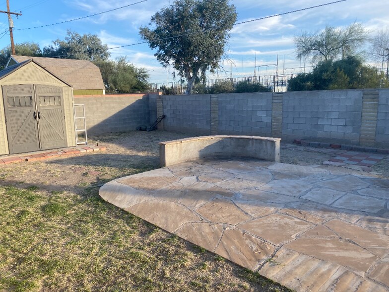 Building Photo - 1021 W Edgewater Dr