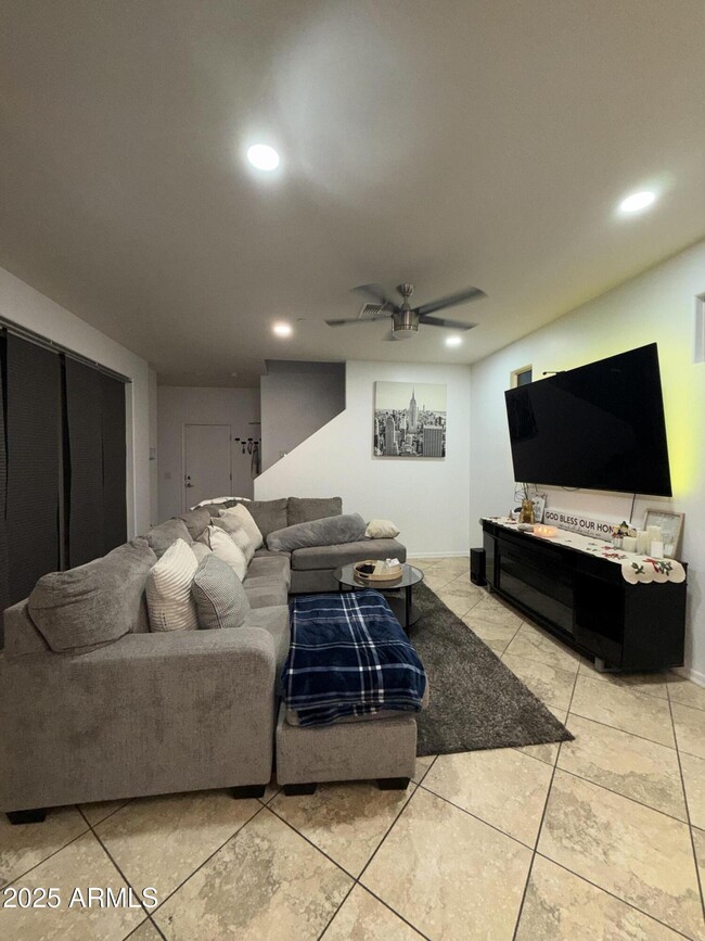 Building Photo - 9242 W Meadow Dr