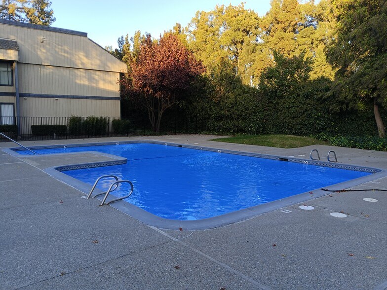 Building Photo - 6724 Plymouth Rd