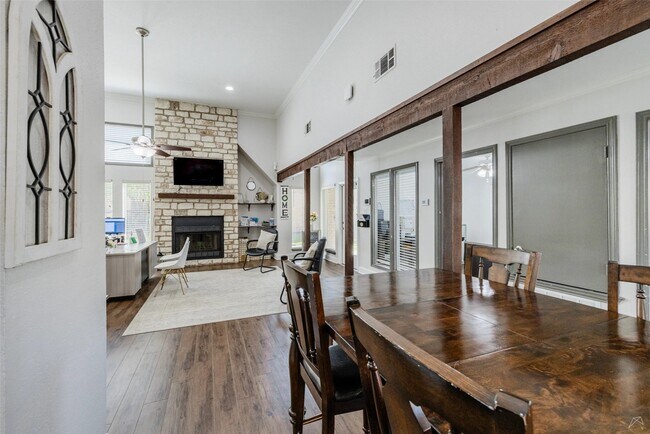 Building Photo - 10401 N Lamar Blvd