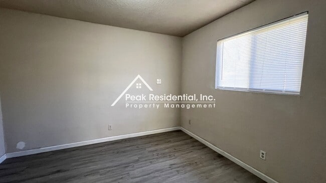 Building Photo - Carmichael 2bd/1ba Duplex near Manzanita & Auburn Blvd