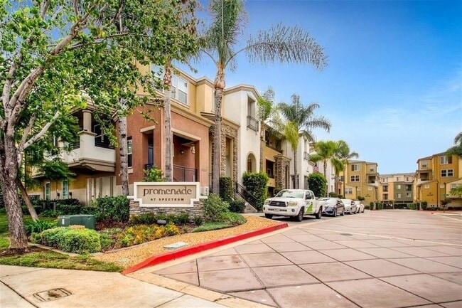 Building Photo - Gorgeous two bedroom home with 2.5 bathroo...