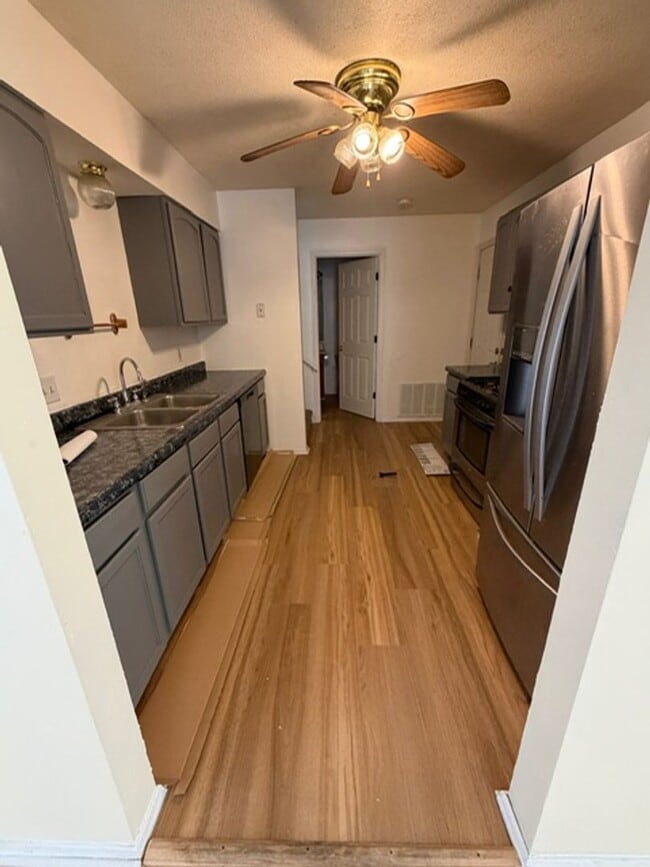 Building Photo - Three Bedroom, Two Bath One Car Garage *COMING SOON*