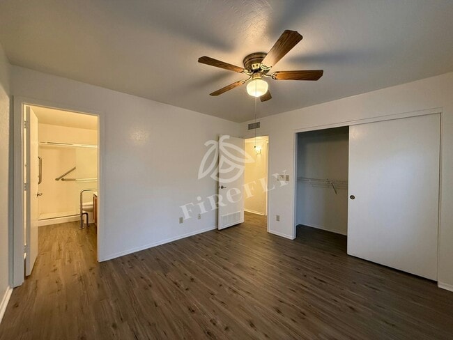 Building Photo - 1111 W Summit Pl