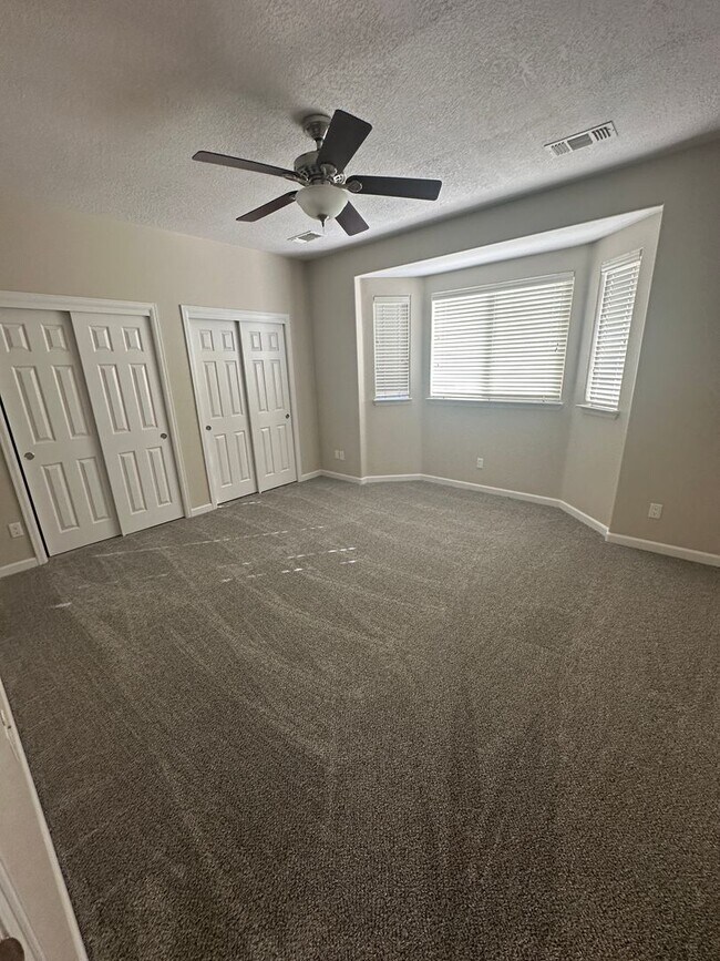 Building Photo - 453 Loma Linda Loop NE