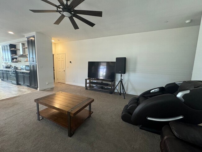 Building Photo - Ranch Style Home Here In the Heart of Perris