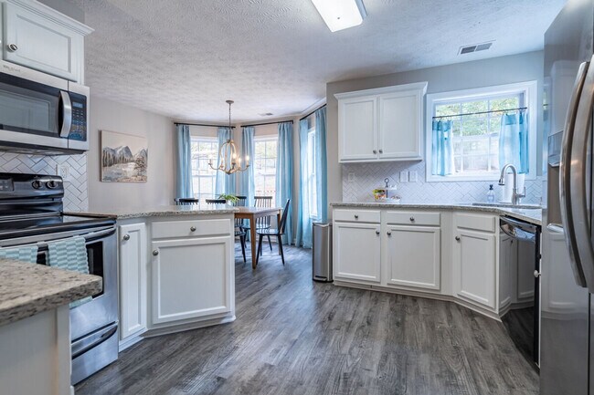 Building Photo - 104 Kingston Pointe Dr