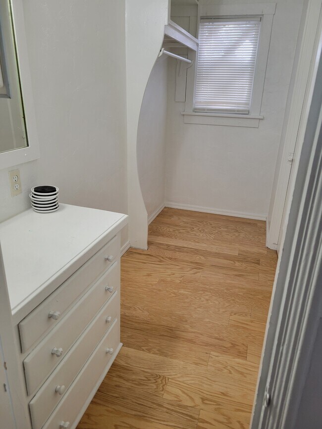 Building Photo - 820 S Arizona Ave