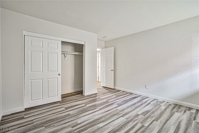 Building Photo - 5493 Indian River Dr