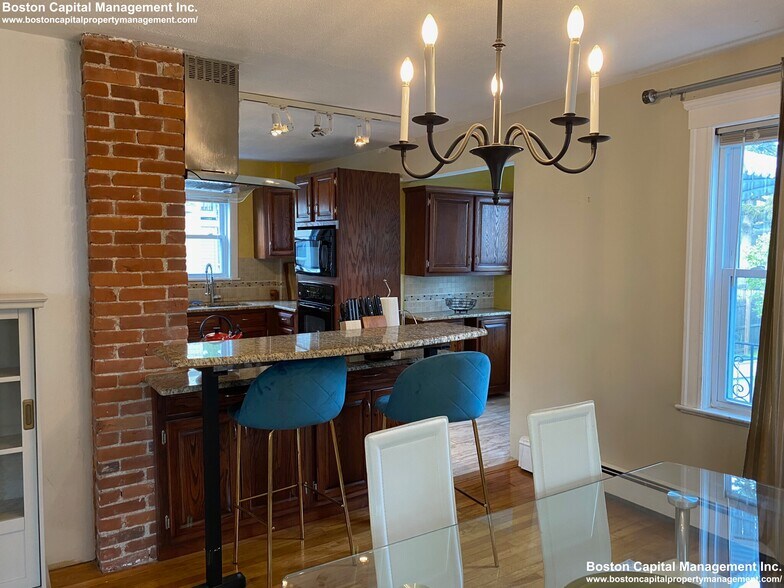 Building Photo - 40 Bellvale St