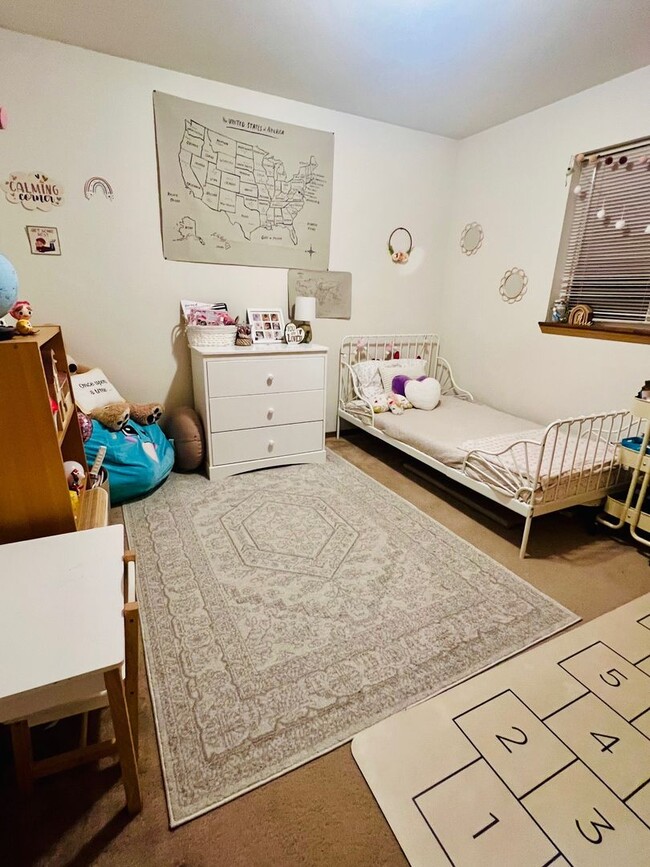 Building Photo - 3BD/2.75BA Duplex. Pet Friendly!