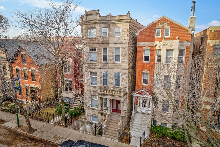 Building Photo - 2327 N Southport Ave