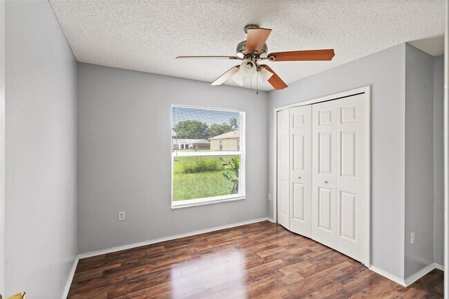 Building Photo - 795 Squirrel Ct