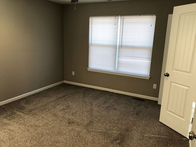 Building Photo - 2 Bed 1 Car Attached Villa with Unfinished Basement