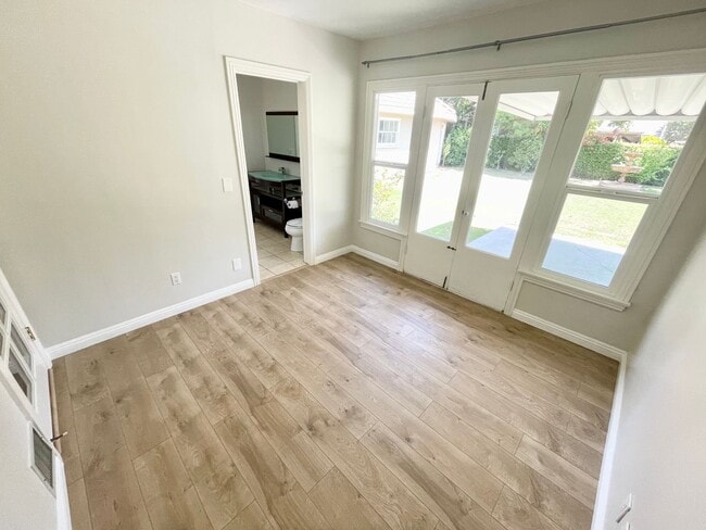 Building Photo - *** Gorgeous 4 bed 3 bath Single Family Ho...