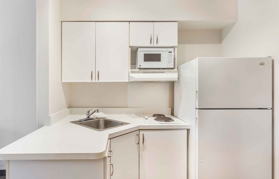 Building Photo - Furnished Studio-Long Island - Melville