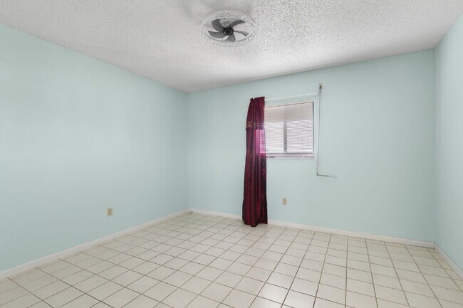 Building Photo - Condo For Rent on ST PETE BEACH!
