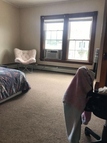 Building Photo - 502 Main St