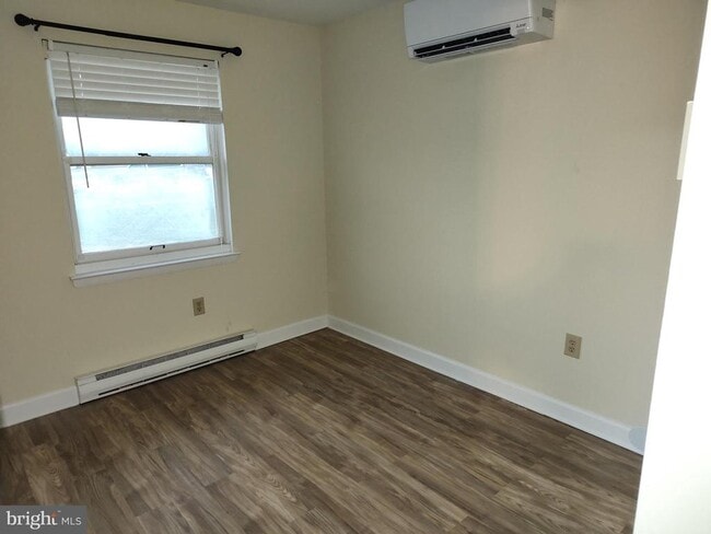 Building Photo - 8566 Dyott Ct